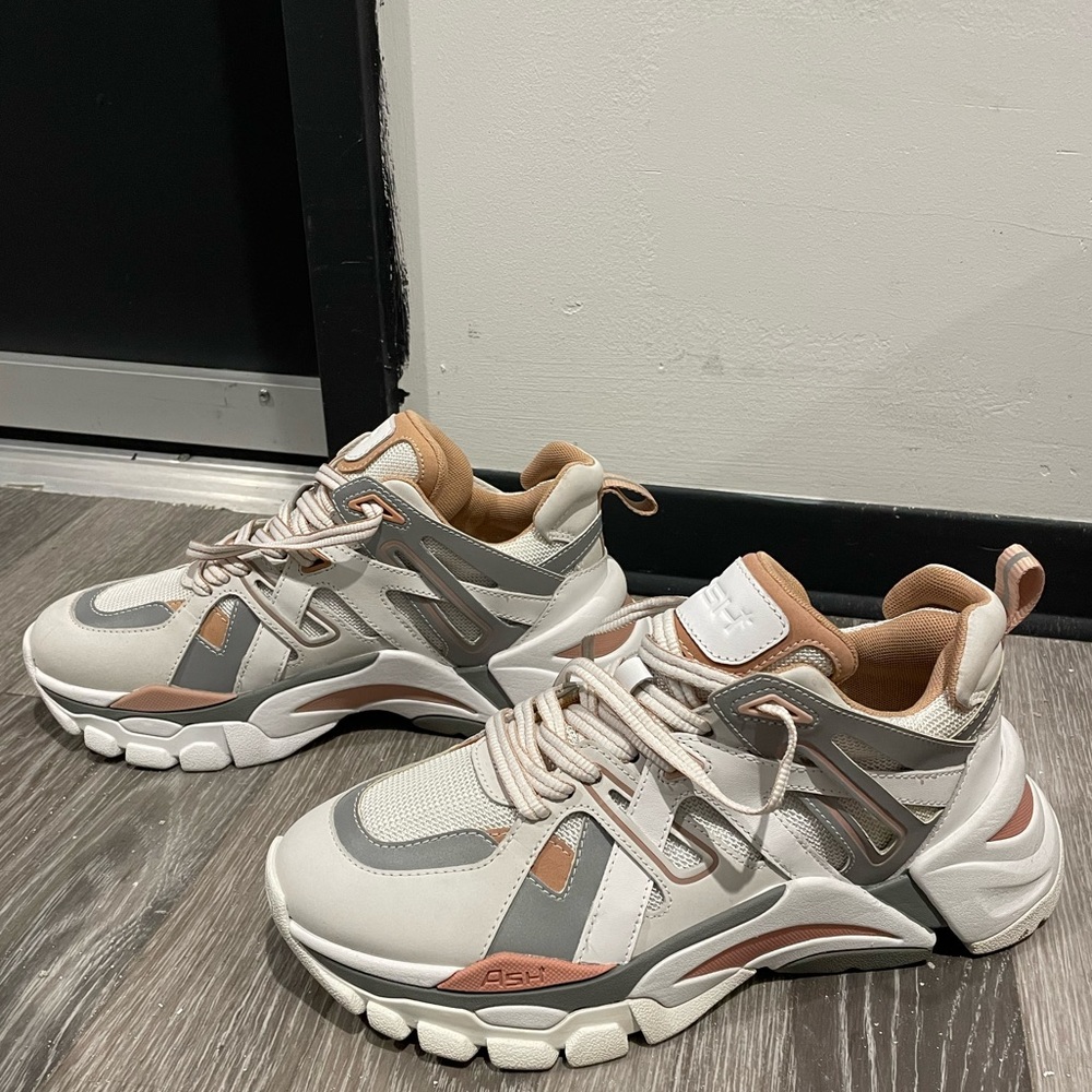 Iconic ASH flash “dad sneakers” in white grey and pink!